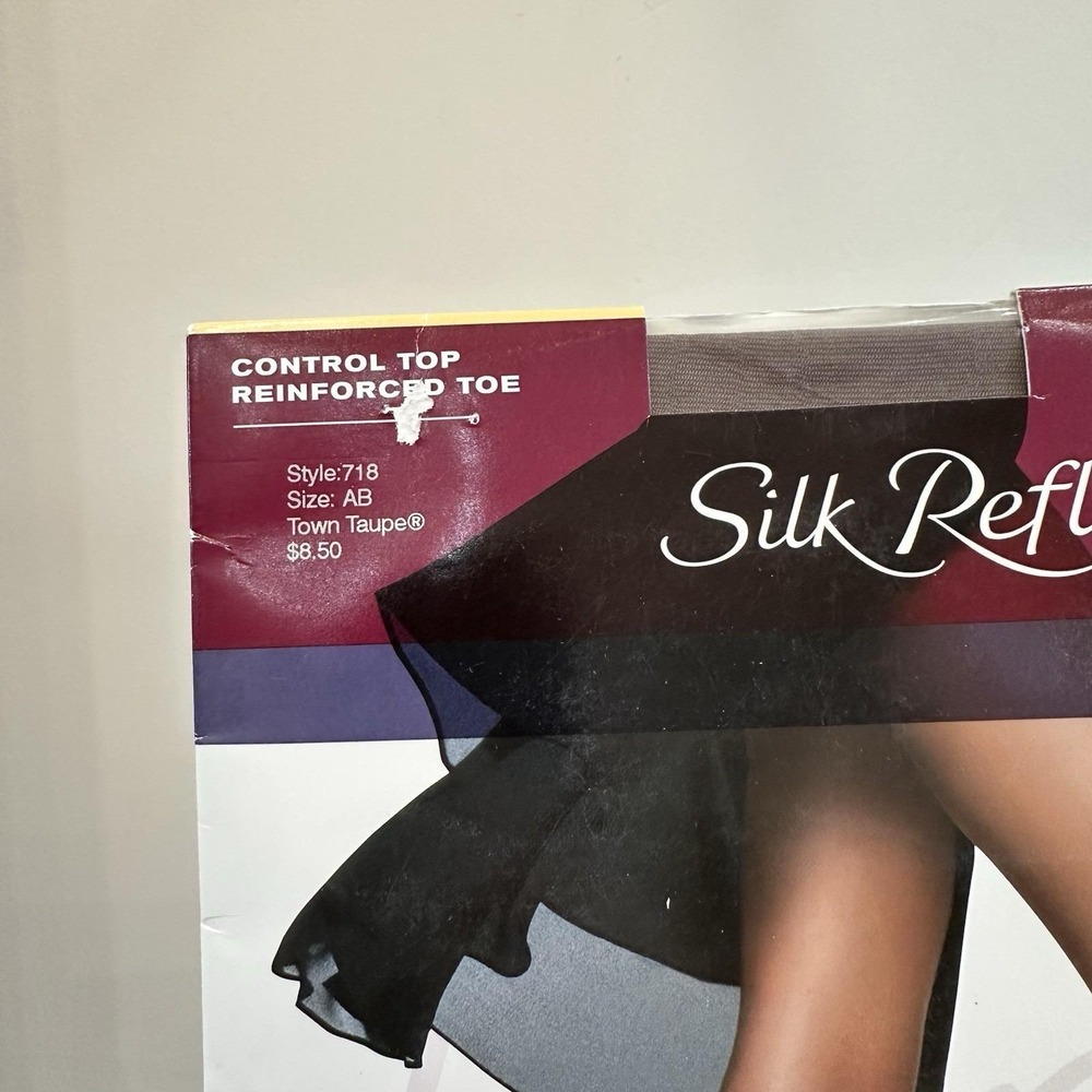Hanes Silk Reflections Pantyhose Silky Sheer Taupe Control Top Sandalfoot AB - Picture 2 of 3
